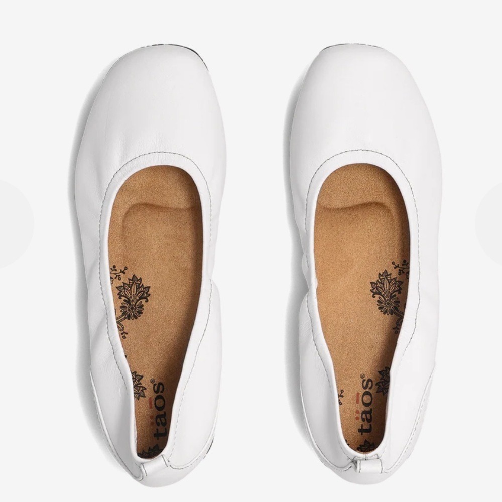 NEW TAOS Chit Chat White Shoes Size 10 - Picture 2 of 12